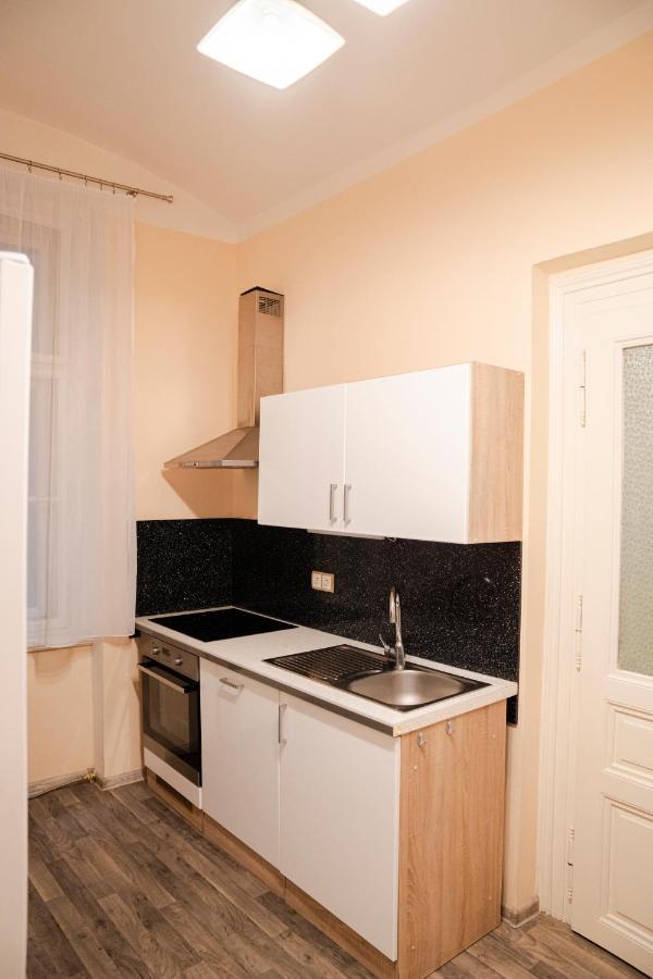 Helen Homestay Vaclavske Namesti Prague Exterior photo