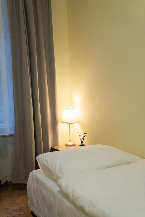 Helen Homestay Vaclavske Namesti Prague Exterior photo
